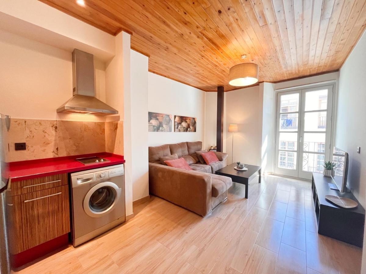 Homely Malaga Carreteria Con Piscina ภายนอก รูปภาพ