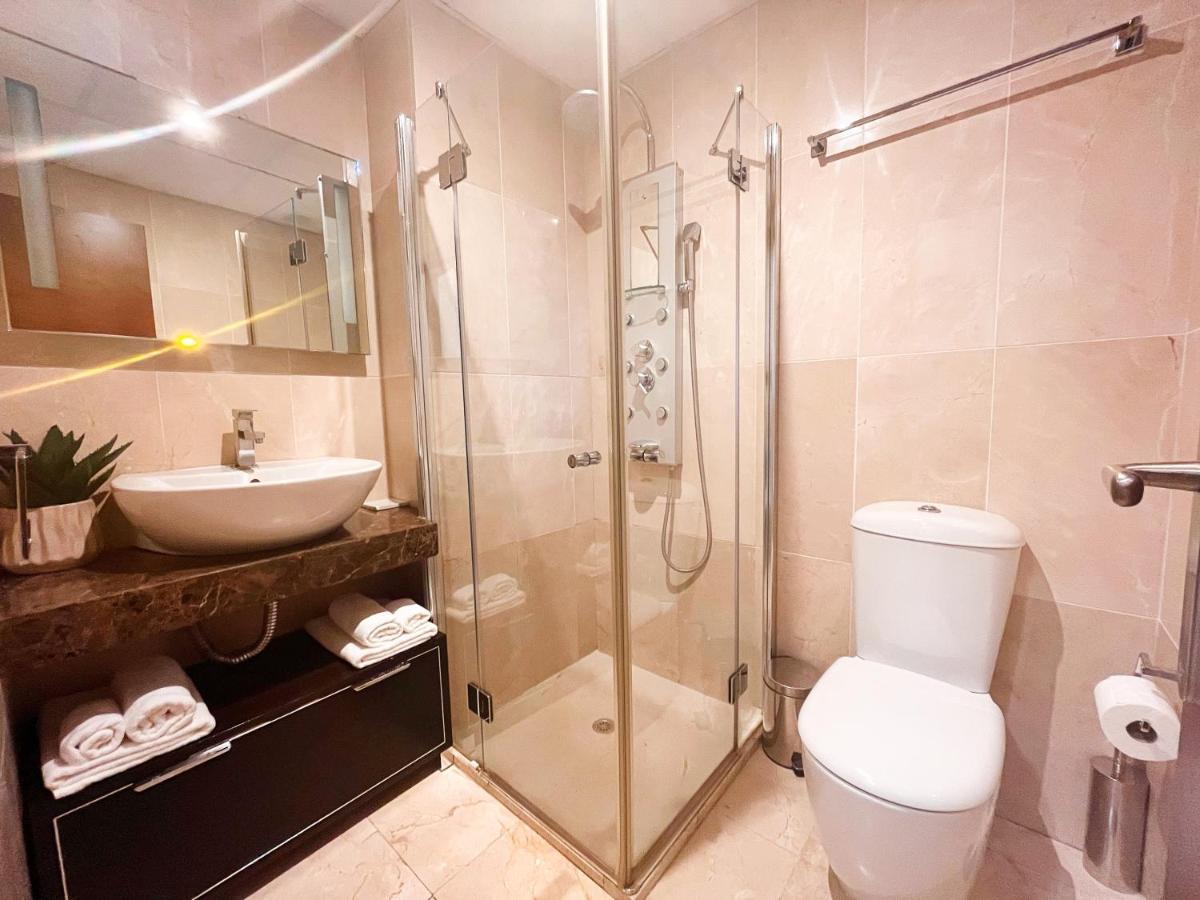 Homely Malaga Carreteria Con Piscina ภายนอก รูปภาพ